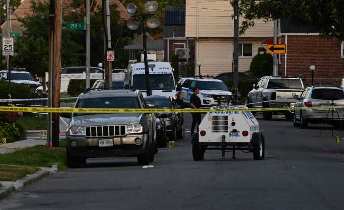 Queens shootout leaves three injured