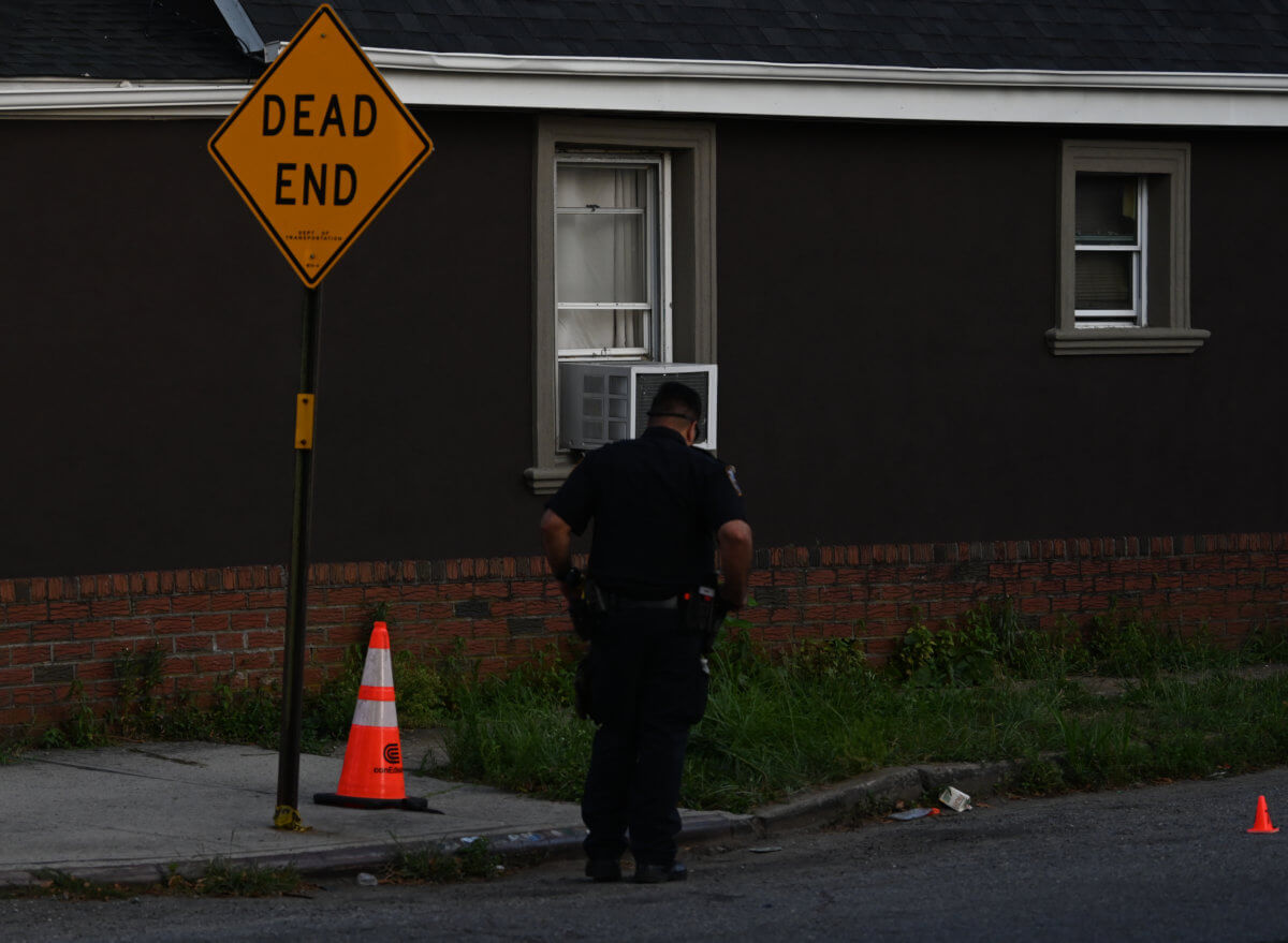 Queens shooting on dead-end block leaves teenager dead, another man wounded 3