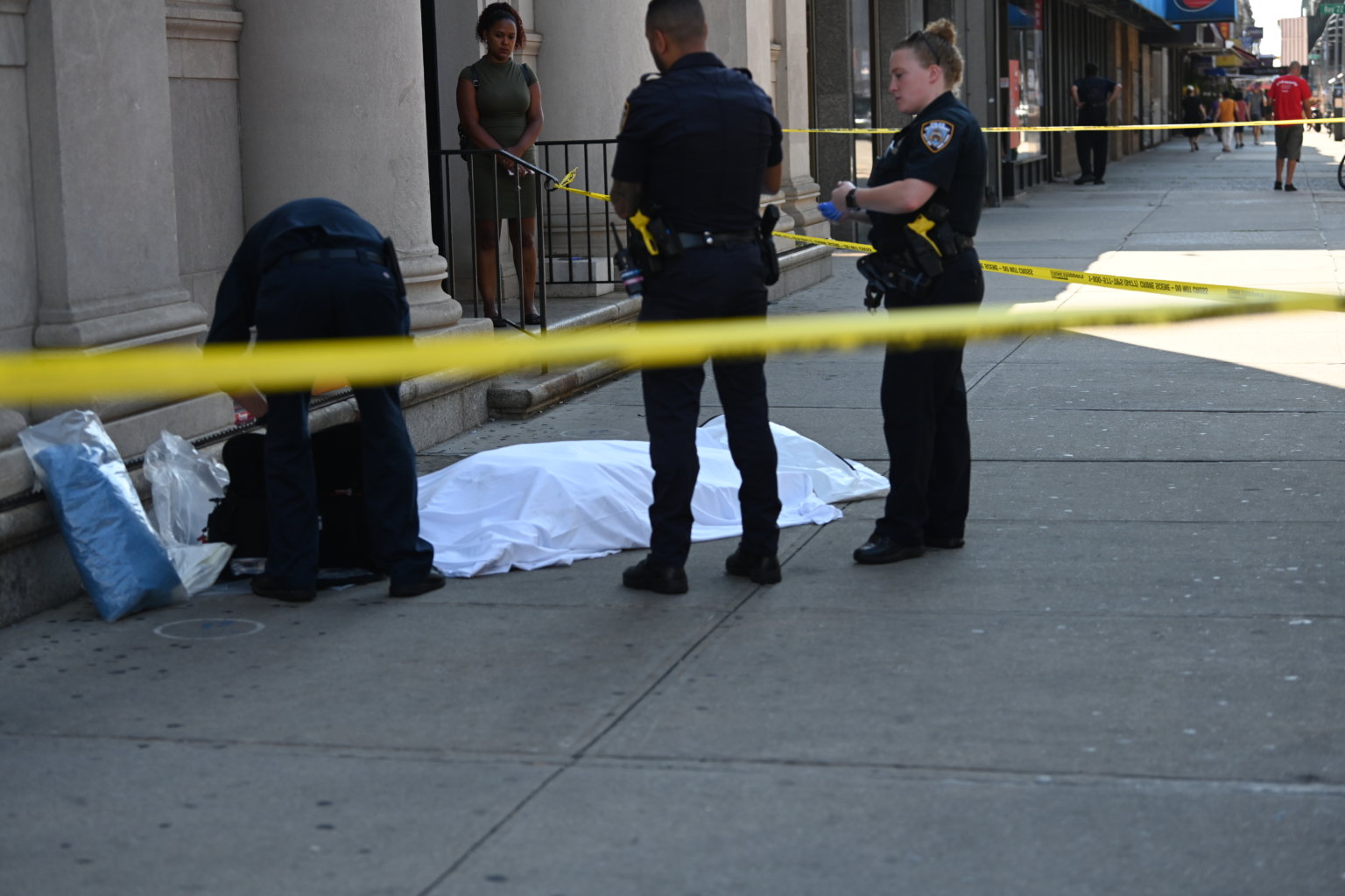 Man found dead outside Chase Bank in Brooklyn NYPD amNewYork