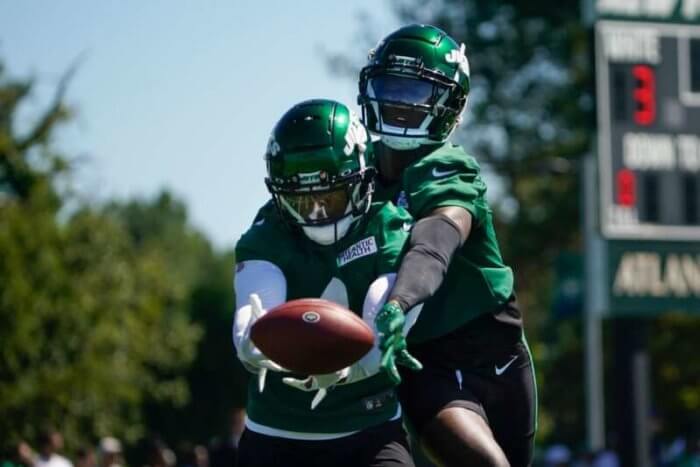 Jets' Sauce Gardner, right, takes part in drills with teammate D.J. Reed