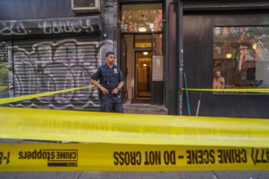 Suspect sought in Lower East Side slashing