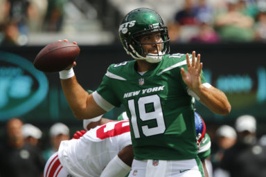 Jets quarterback Joe Flacco passes in the first half of a preseason game against the Giants.