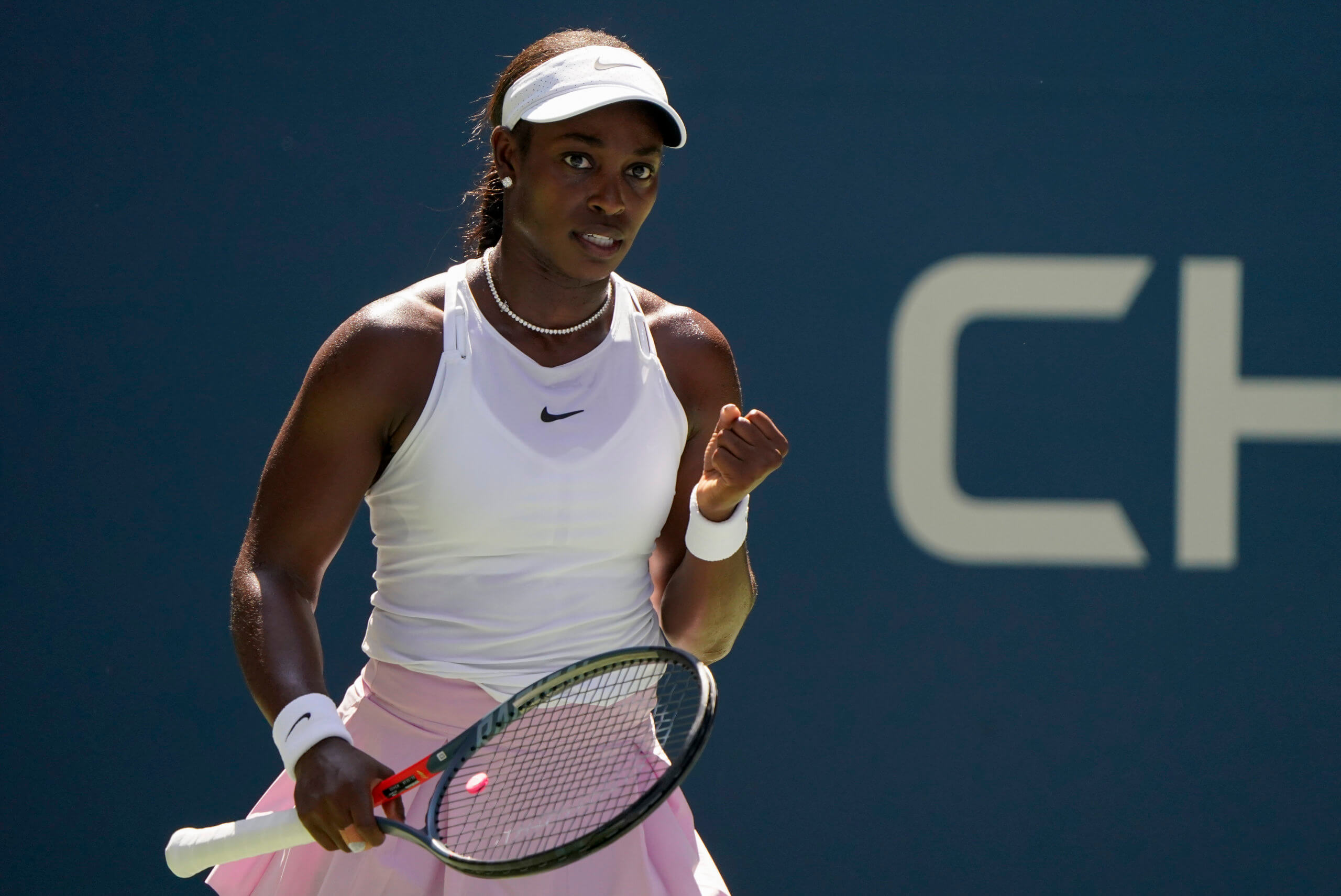 American Sloane Stephens loses to #1-ranked Iga Swiatek amNewYork