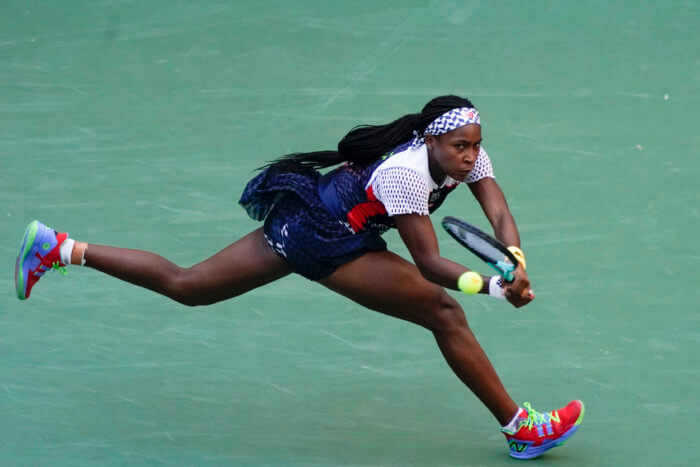 Coco Gauff hits a backhand against Madison Keys at the 2022 US Open