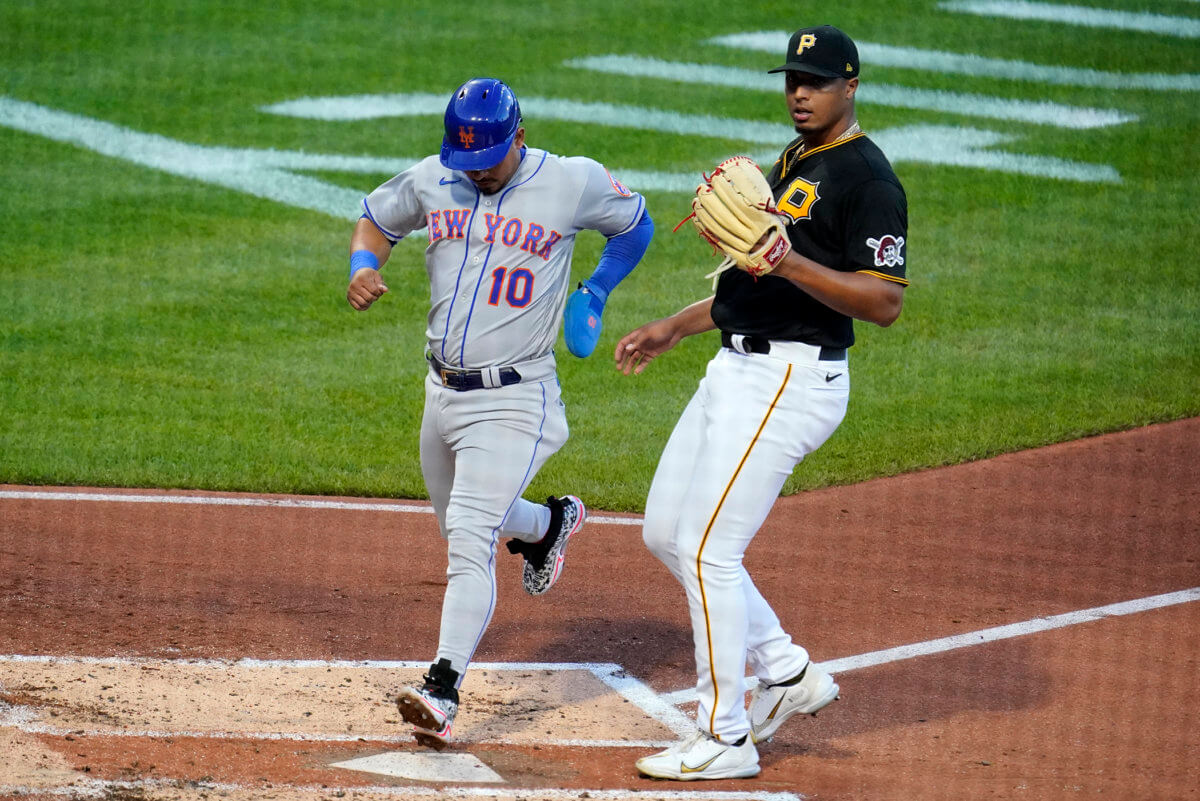 Eduardo Escobar Mets Pirates