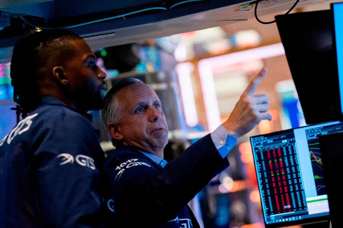 Dow Jones sinks 1,200 points over inflation concerns