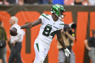 Jets wide receiver Corey Davis celebrates after he made a catch and took it in for a touchdown against the Cleveland Browns.