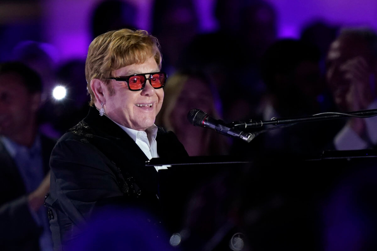 Elton John plays the White House