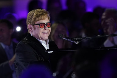 Elton John plays the White House