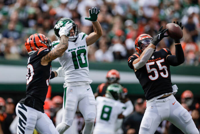 Cincinnati Bengals linebacker Logan Wilson (55) intercepts a pass to New York Jets' Braxton Berrios (10) during the first half.