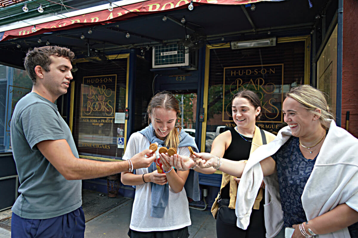 'Devastated' New Yorkers mourn the death of Queen Elizabeth II in West Village's 'Little Britain' 9