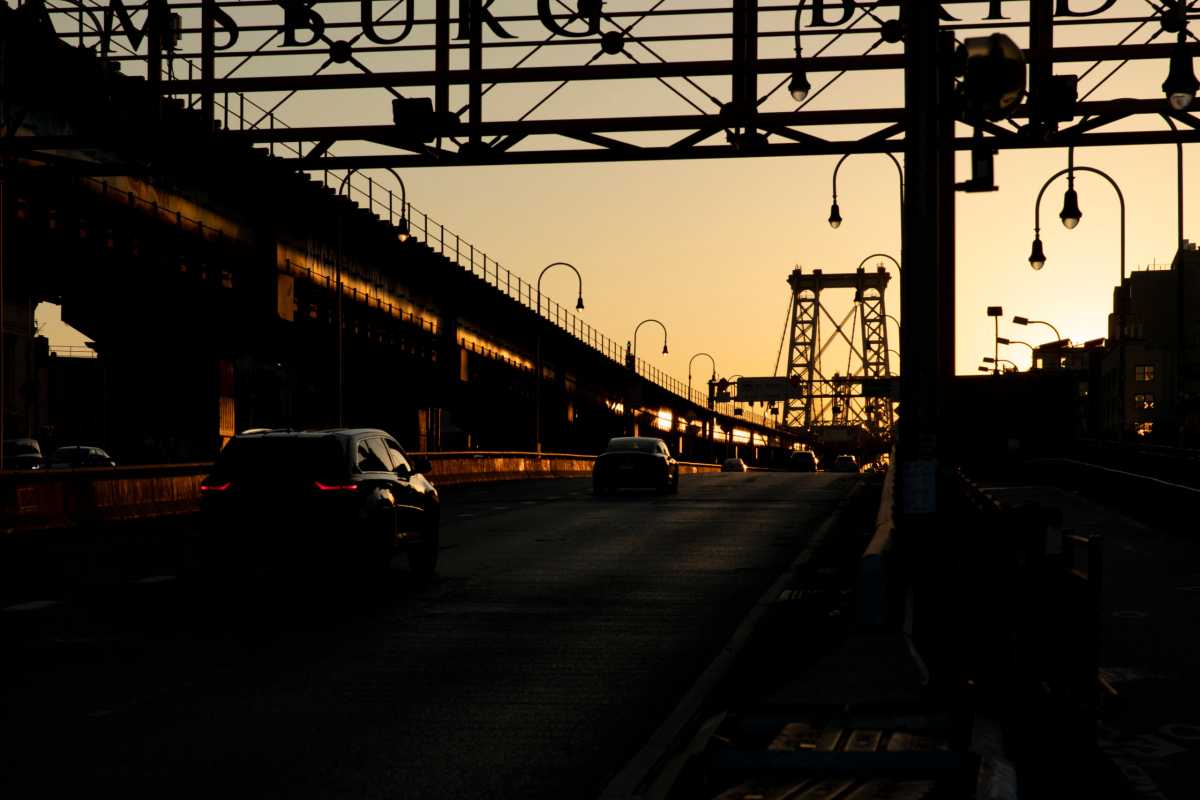 Stray bullet injures woman on Williamsburg Bridge