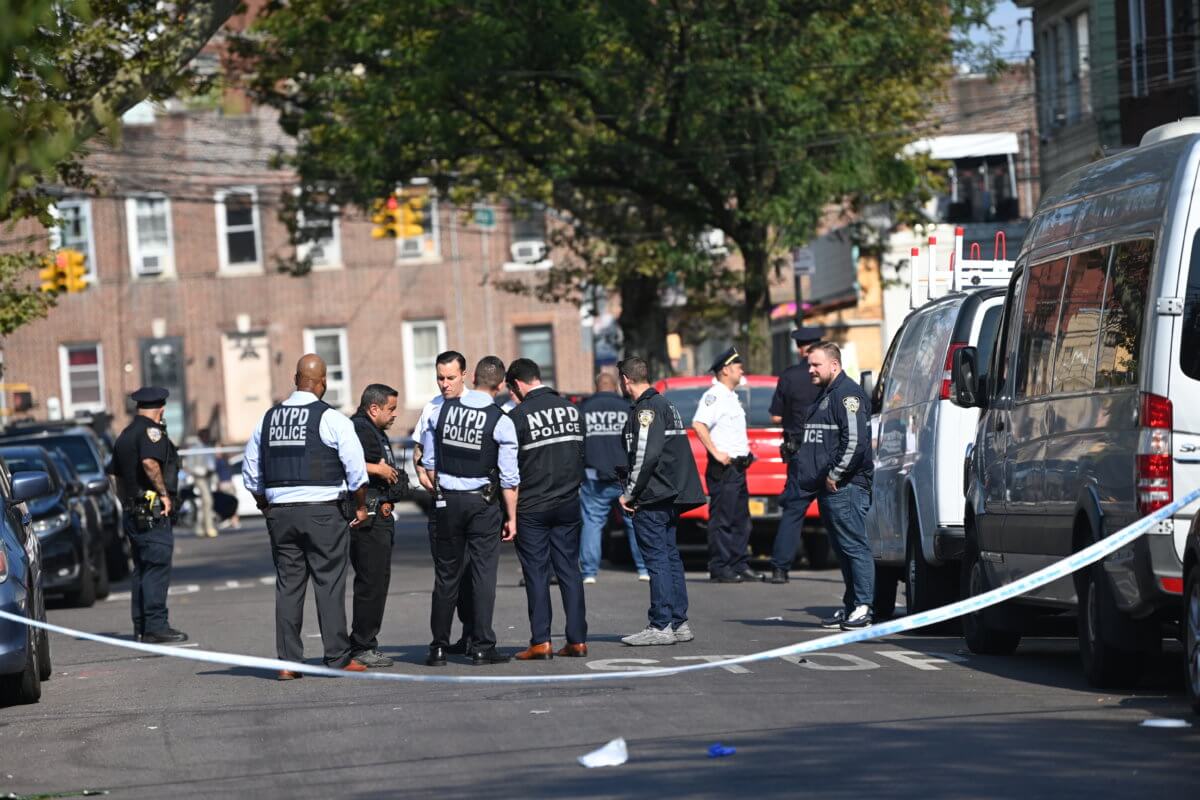 Queens shooting in broad daylight leaves man dead, three others injured