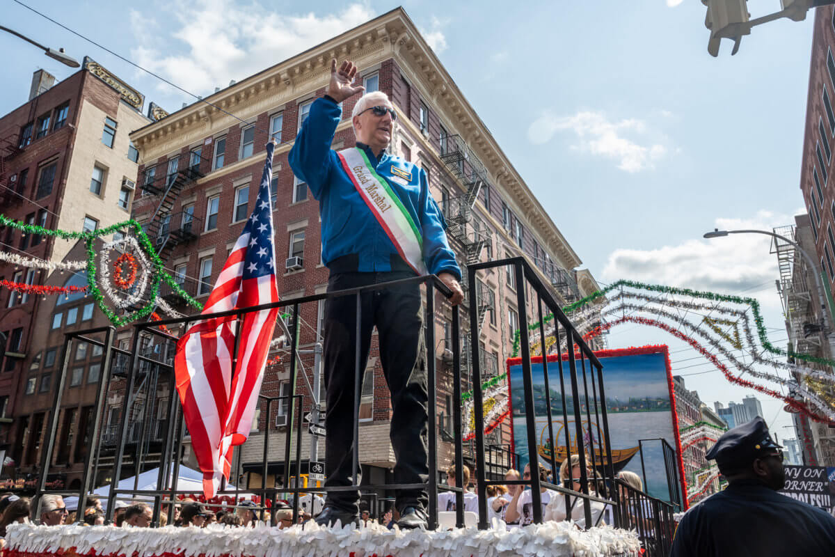 El astronauta de la NASA Mike Massimino aterrizó en Little Italy como gran mariscal