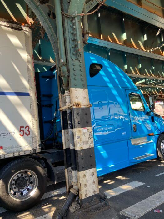 53-foot truck stuck under track of uptown subway line 4