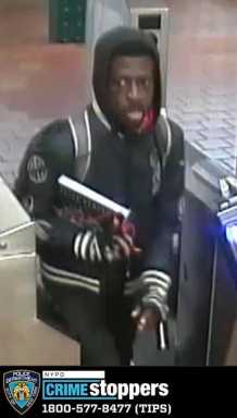 Deranged suspect who stabbed man in Harlem