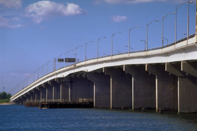 Cross Bay Bridge gets a bike path