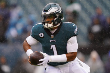 Jalen Hurts and the Eagles take on the Packers