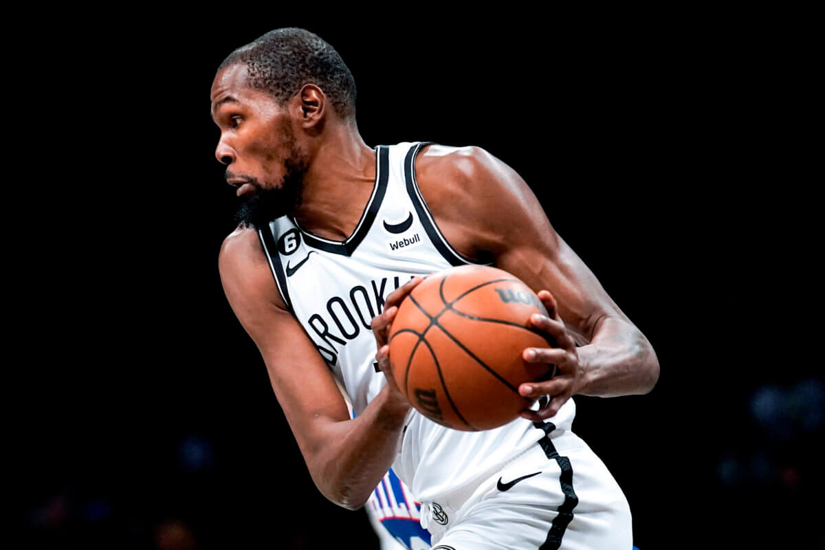 2022-23 NBA Hoops Hoops Throwback #24 Kevin Durant - Brooklyn Nets