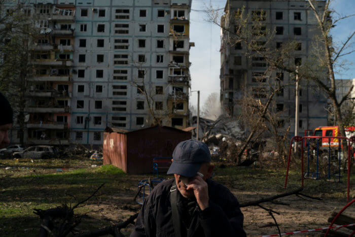 New Russian air strikes in Ukraine kill 17