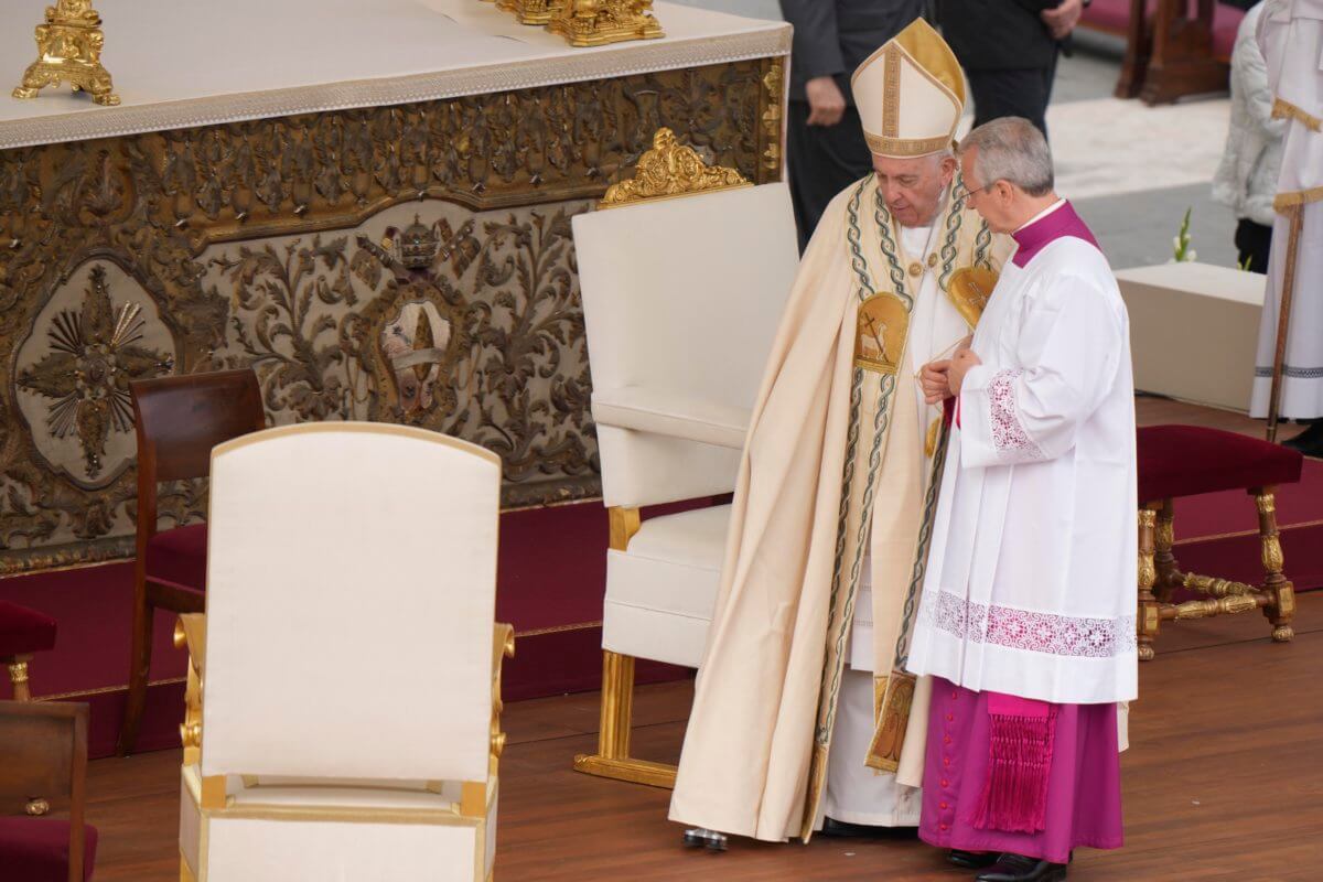 Pope Francis speaks out on migrant treatment in Europe