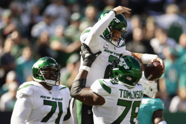 Jets quarterback Zach Wilson (2) celebrates with guard Laken Tomlinson (78) after scoring a touchdown.