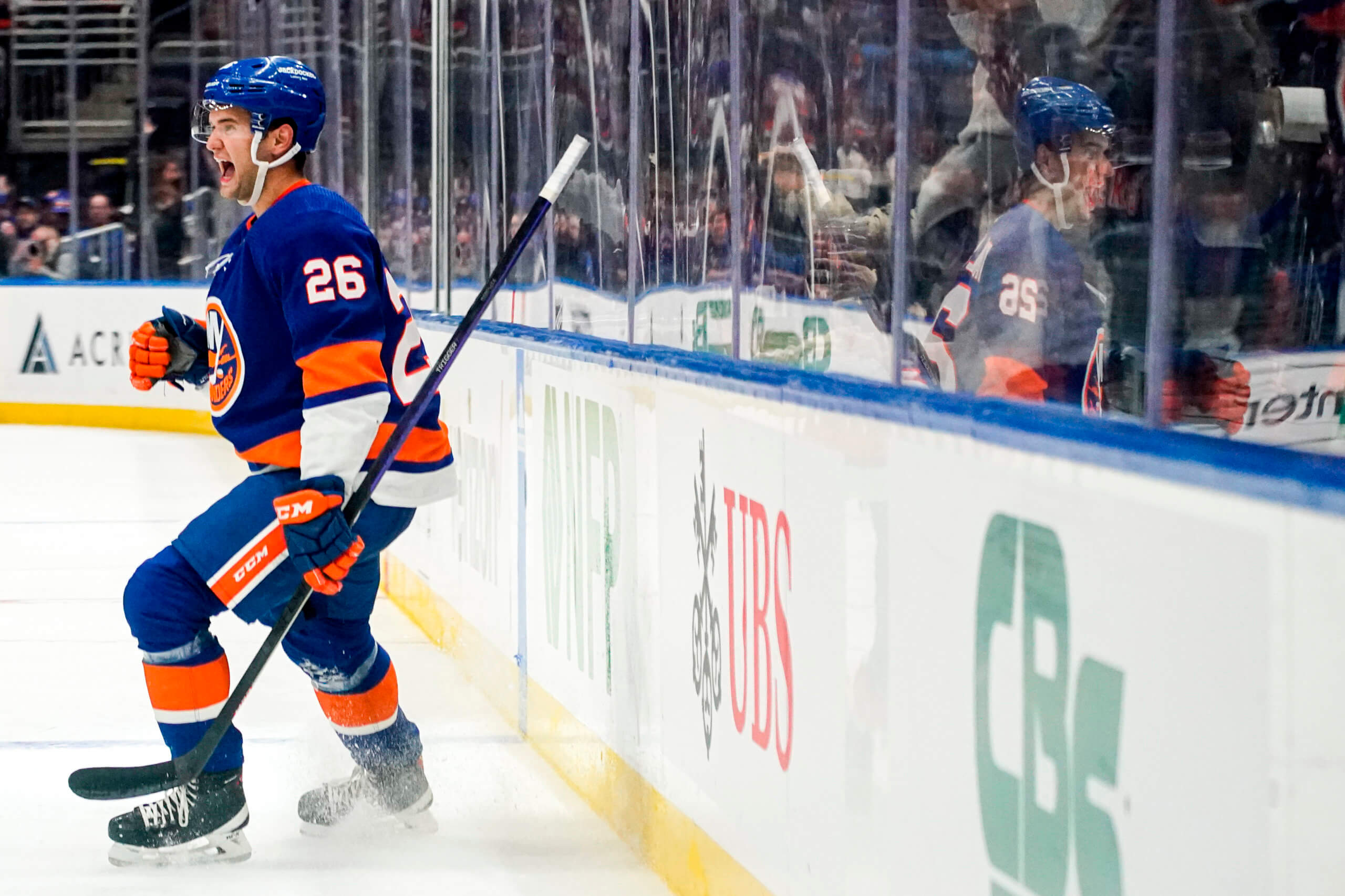 Oliver Wahlstrom appearing behind on Islanders' competiton for playing time 2 Oliver Wahlstrom Islanders