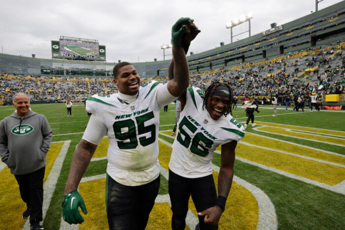 What is holding up an agreement between the Jets and 1st-Team All-Pro Quinnen Williams? 2 Quinnen Williams to skip voluntary workouts with Jets