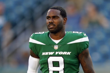 Jets trade Elijah Moore to Browns