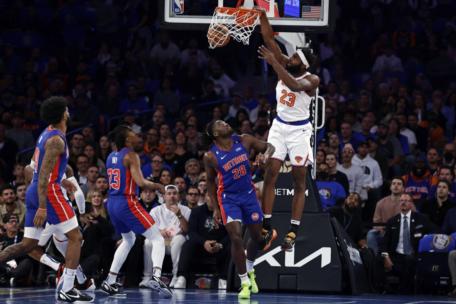 Knicks win home opener 130106 over Pistons amNewYork
