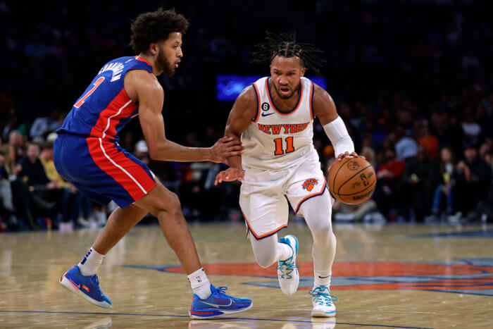 Jalen Brunson of the Knicks drives to the basket against the Pistons