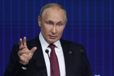 Vladimir Putin discusses Ukraine