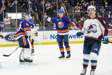 Scott Mayfield Islanders Varlamov