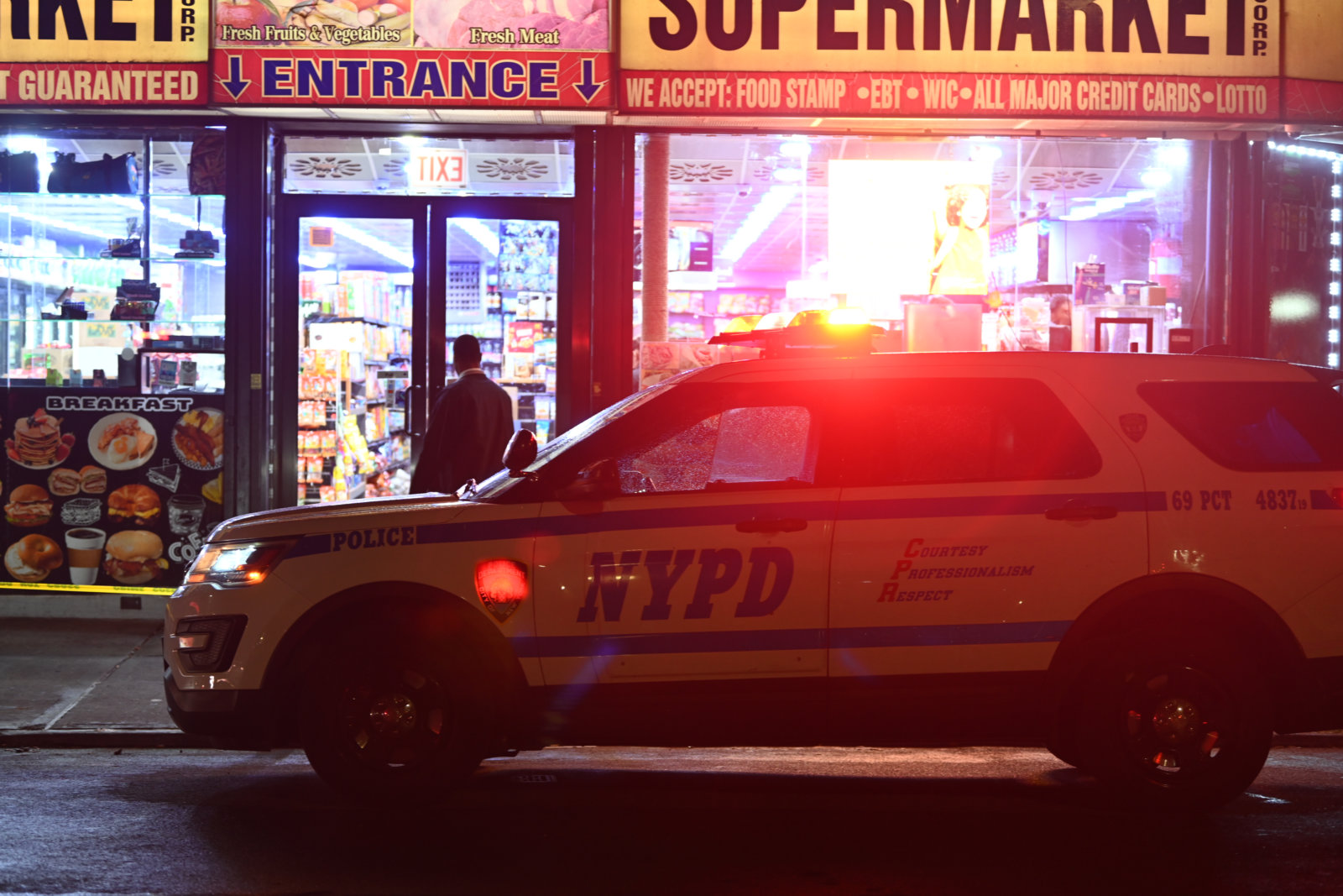 Brooklyn grocery store shooting leaves two people injured, suspect
