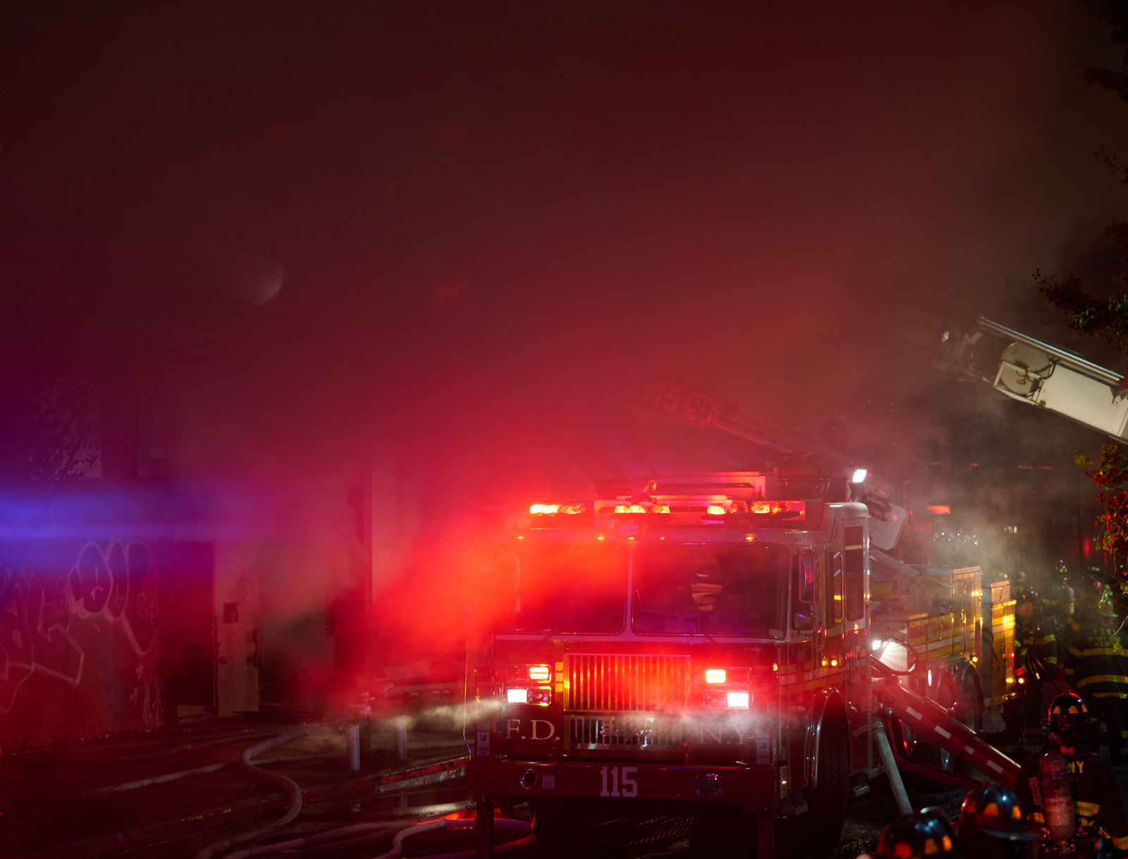 Massive fouralarm fire in Queens guts warehouse, leaves two firefighters injured amNewYork
