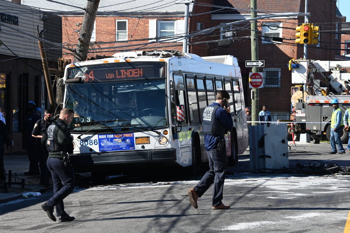 Chaos in Queens Man holds bus driver hostage, sets in motion hundreds