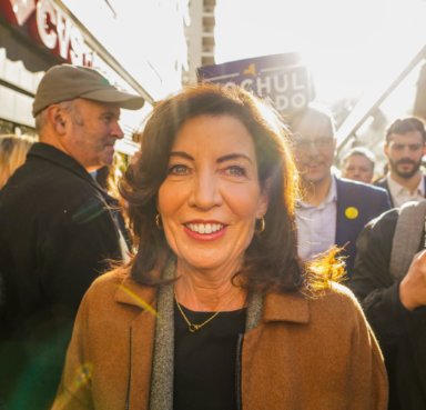Kathy Hochul campaigns on Election Day on the Upper East Side