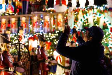 11282022_PF_Dyker_Lights_06-1200×800-1