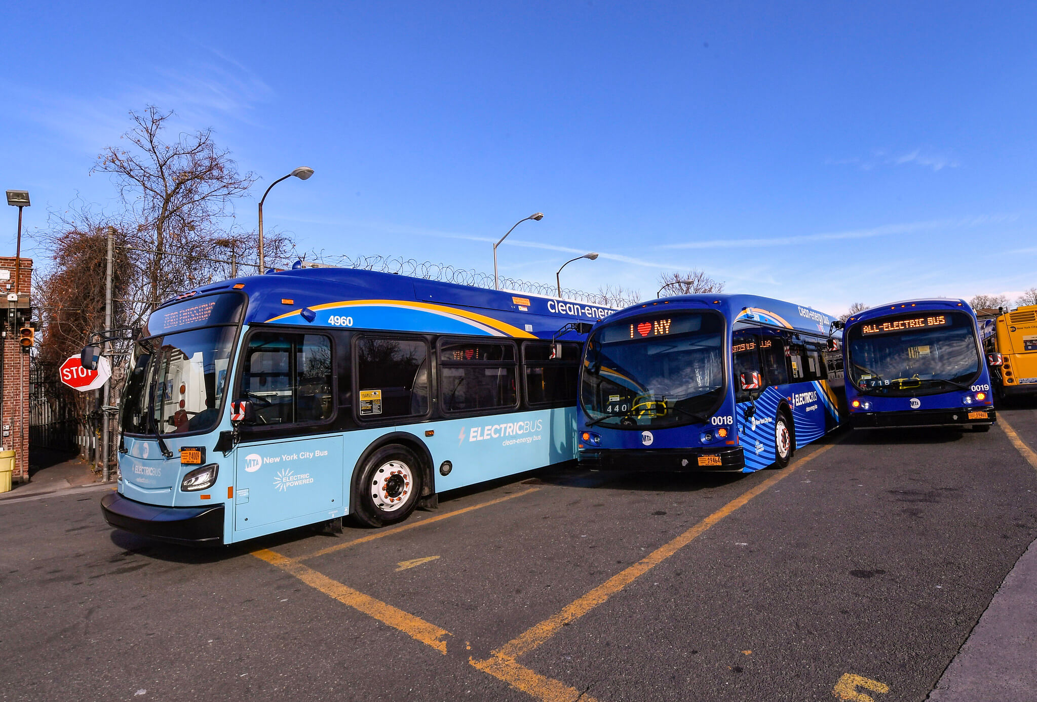 MTA to pilot hydrogenpowered buses in the Bronx amNewYork