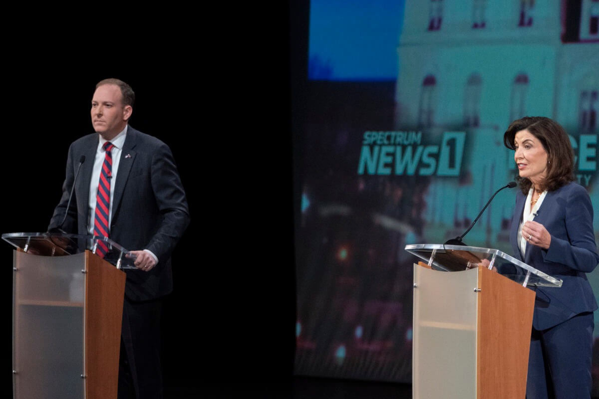 kathy hochul and lee zeldin debate at podiums
