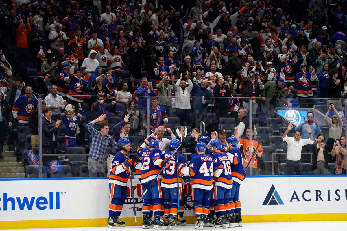  100 Things Islanders Fans Should Know & Do Before They