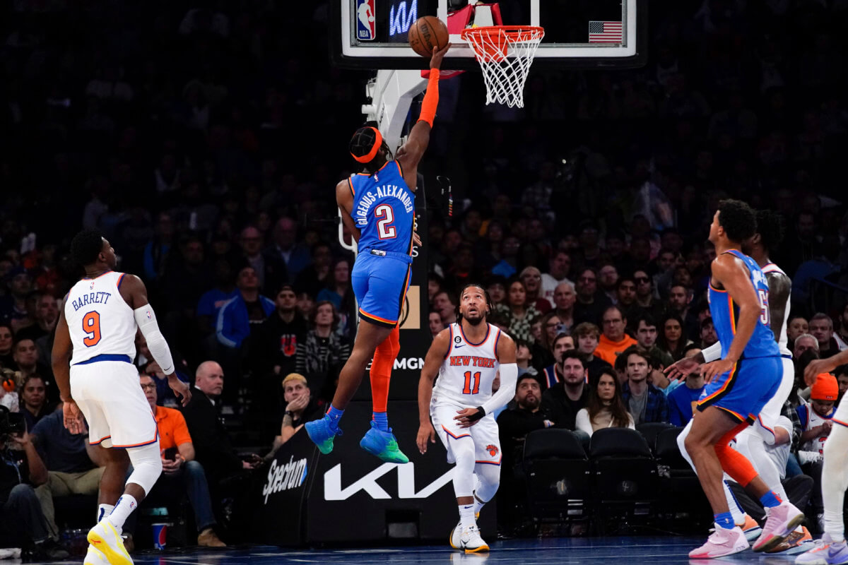Oklahoma City Thunder guard Shai Gilgeous-Alexander (2) scores during the first half against the Knicks.