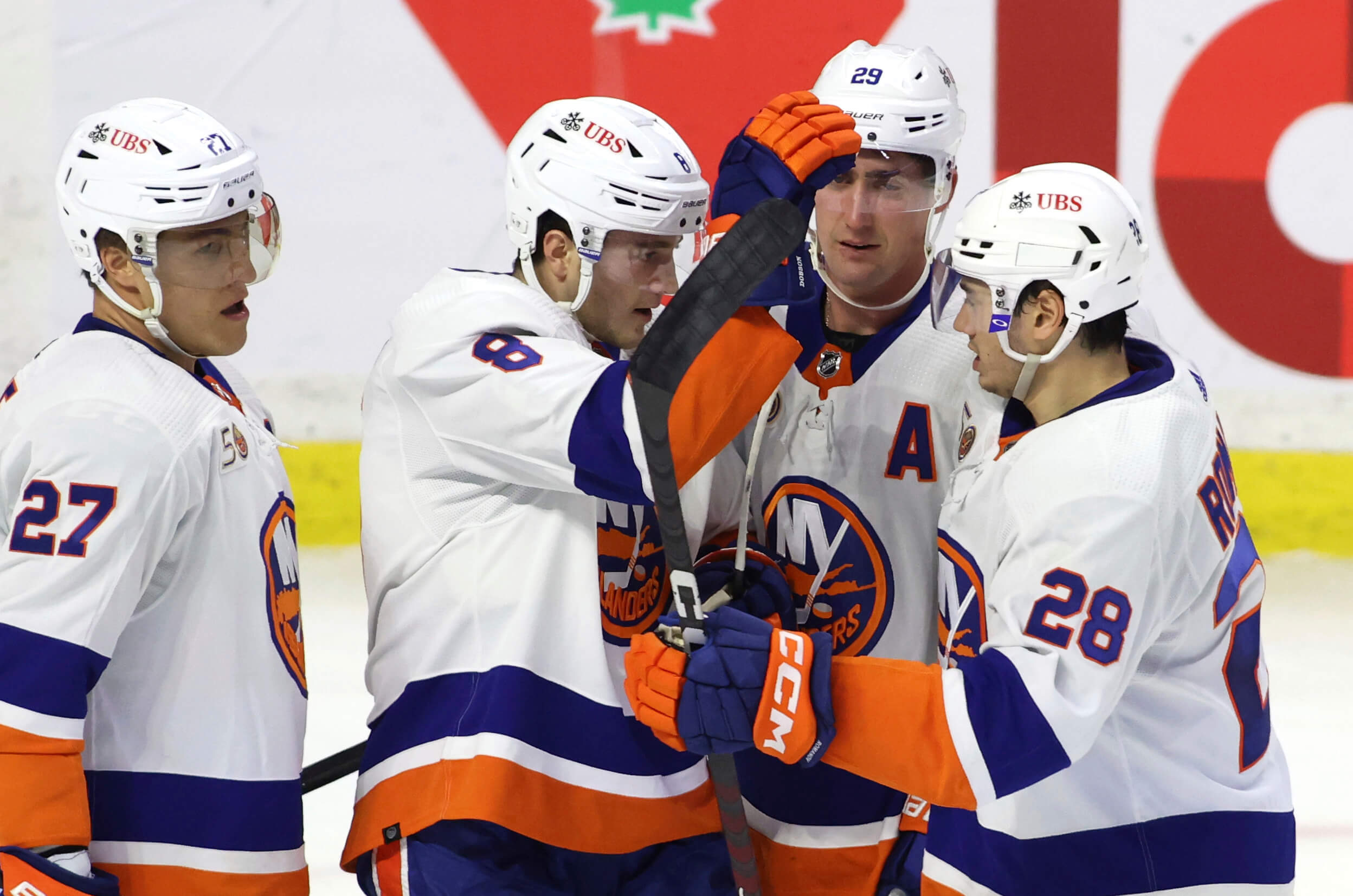 Noah Dobson utilizing lessons from Islanders' vets ahead of expanded leadership role in 2023 playoffs 2 Islanders