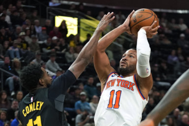 Knicks guard Jalen Brunson shoots as Utah Jazz guard Mike Conley defends.