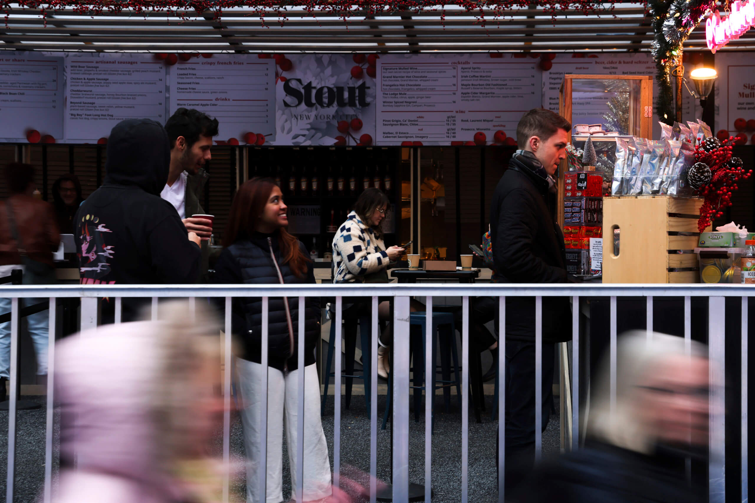 Small businesses, and shoppers, return to holiday markets 5