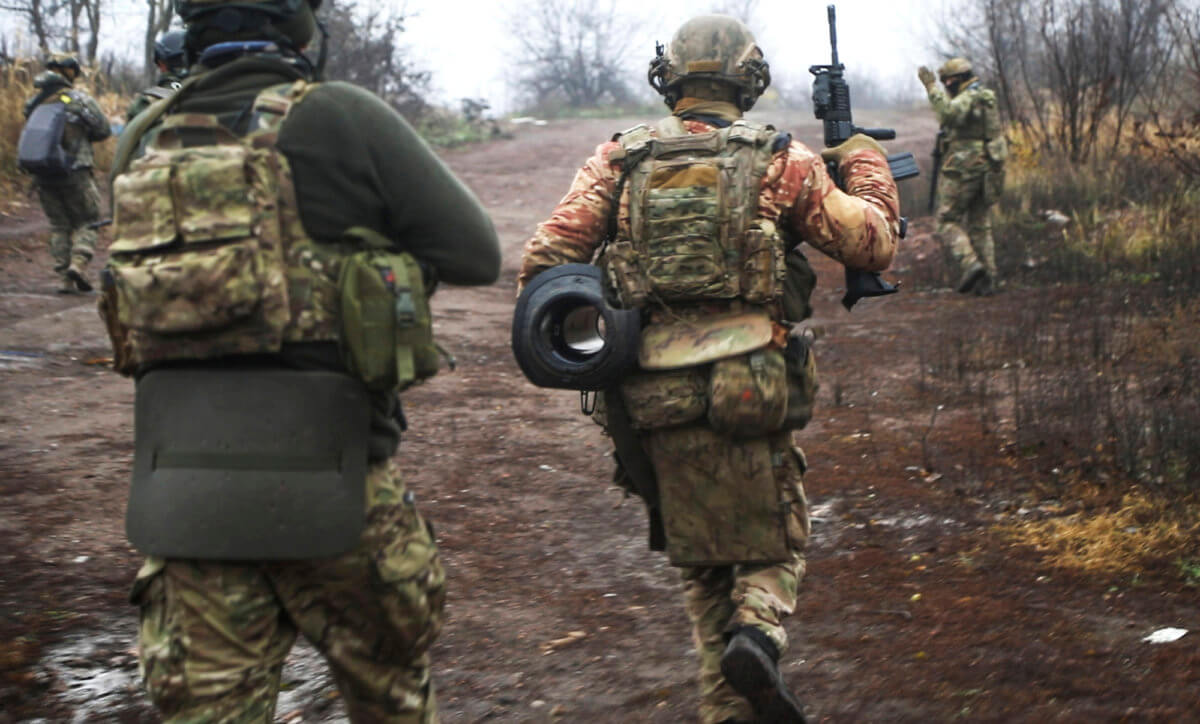 Ukrainian soldiers change their position at an undisclosed location in the Donetsk region