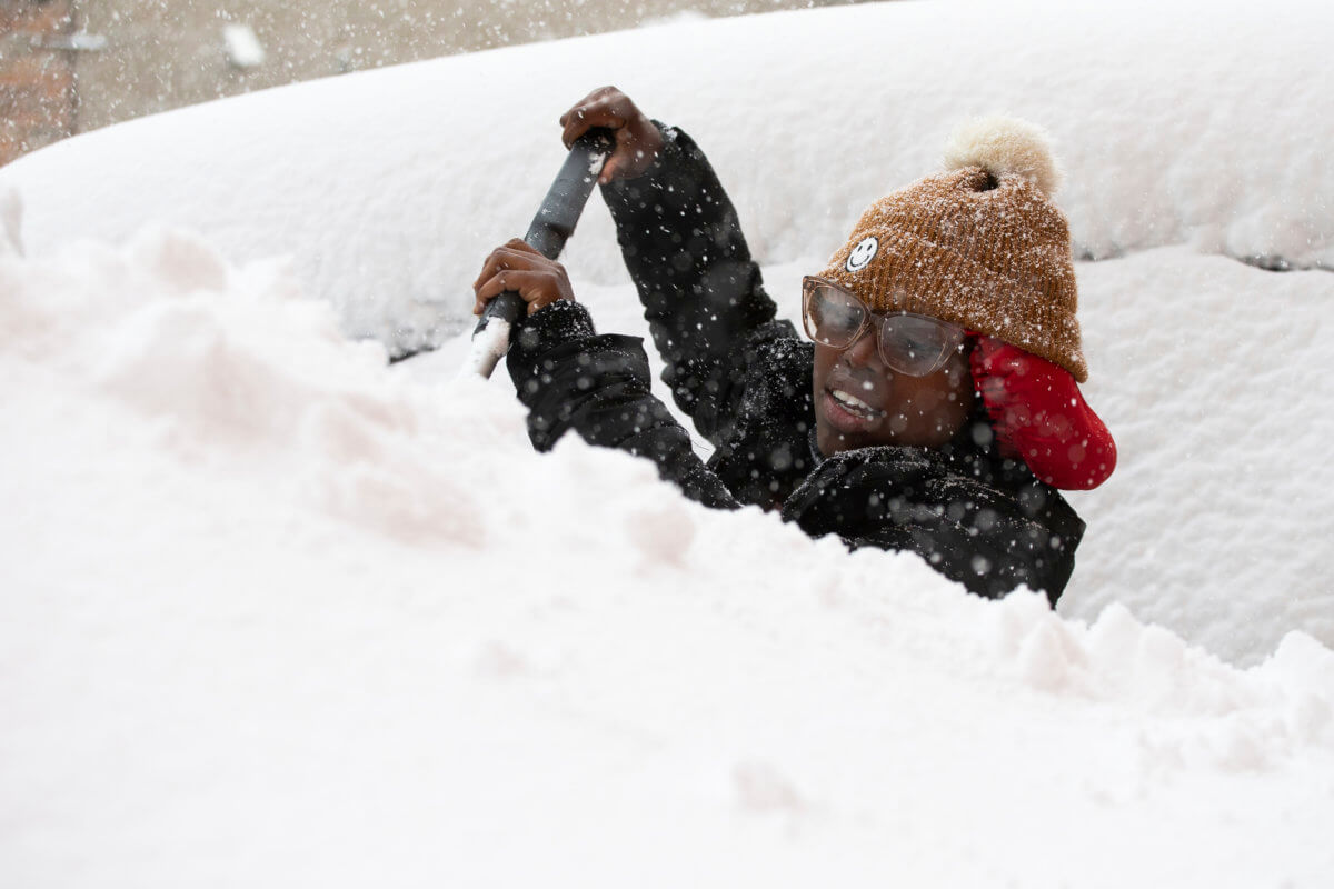 Dangerous lakeeffect snow paralyzes parts of New York state amNewYork