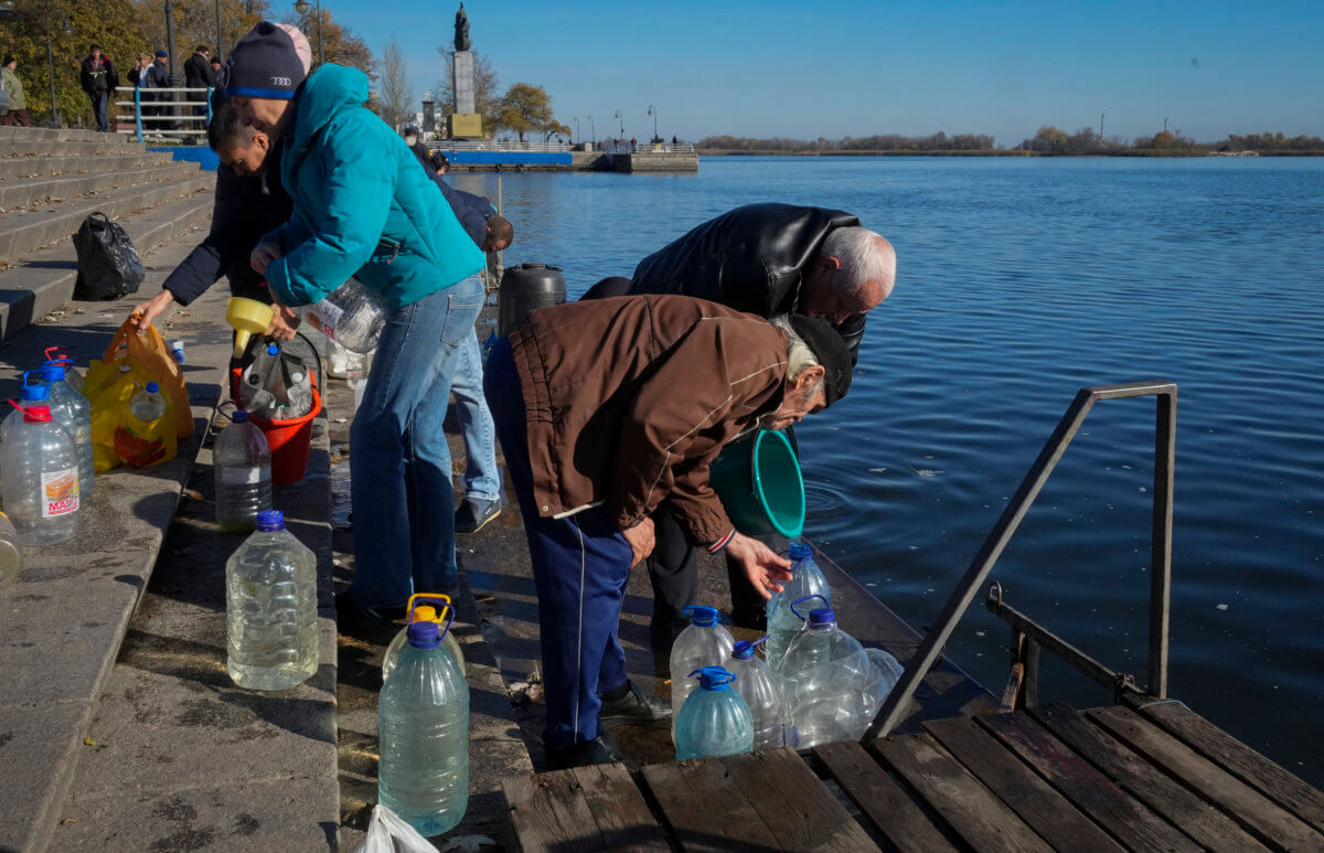 Collecting water after Kherson liberation