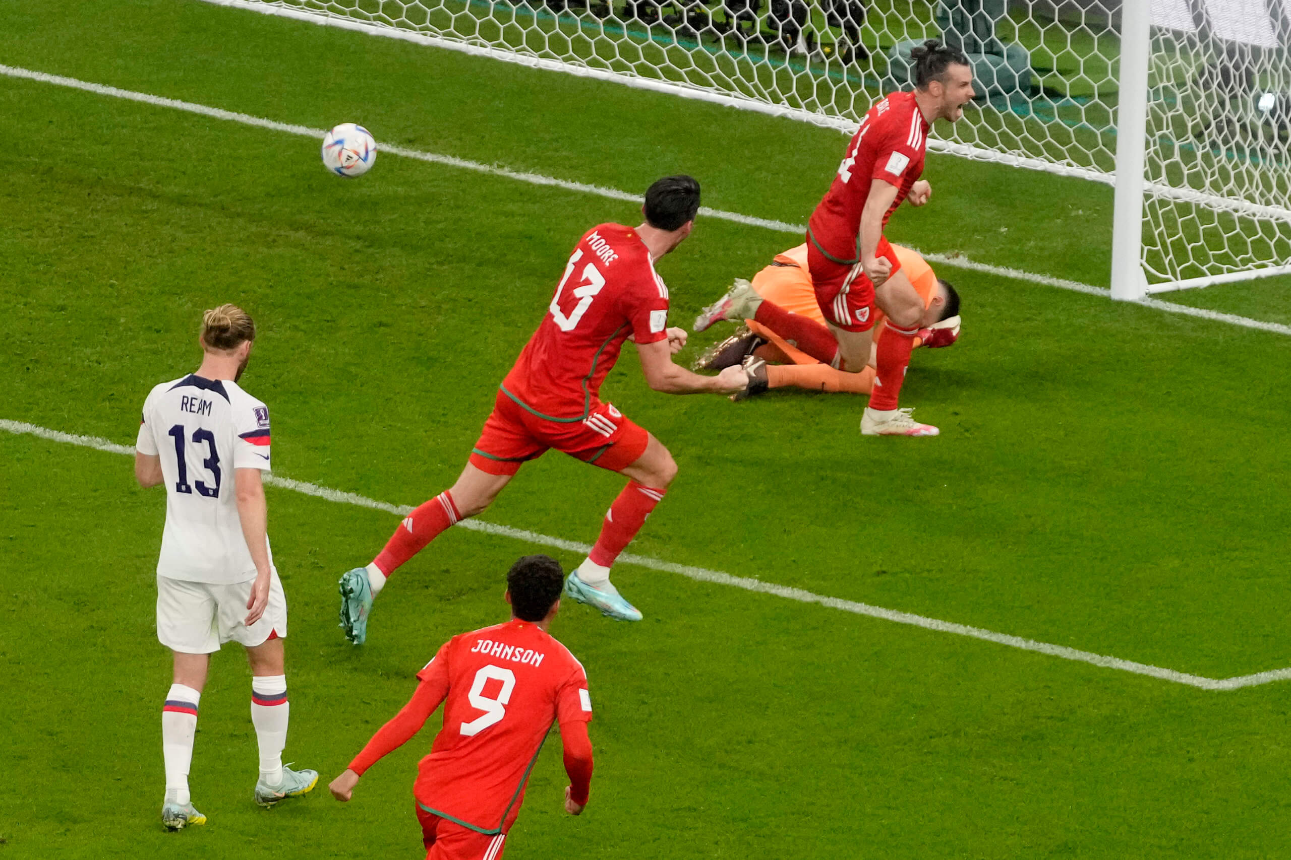 USMNT concedes late penalty, miss out on costly points vs. Wales in World Cup opener 4 Gareth Bale Wales USMNT