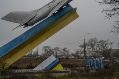 Shelling continues in Ukraine